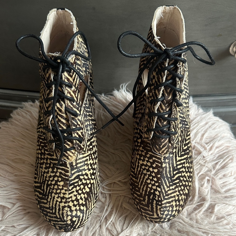 80%20 Black and Tan Lace-Up Boots